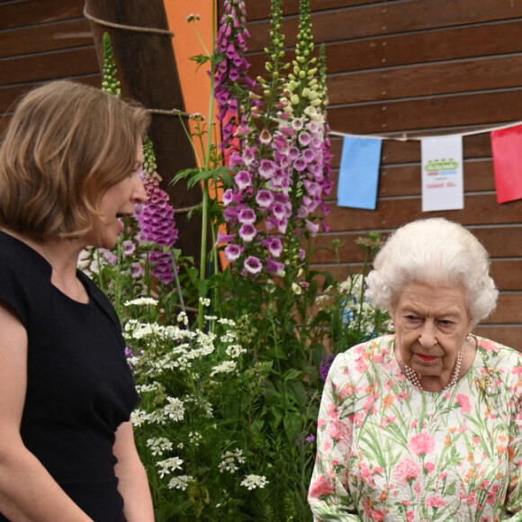 La reine Elisabeth II, Camilla Parker Bowles, duchesse de Cornouailles, et Catherine Kate Middleton, duchesse de Cambridge, participent au Big Lunch Initiative en marge du sommet du G7 à Saint Ives le 11 juin 2021.