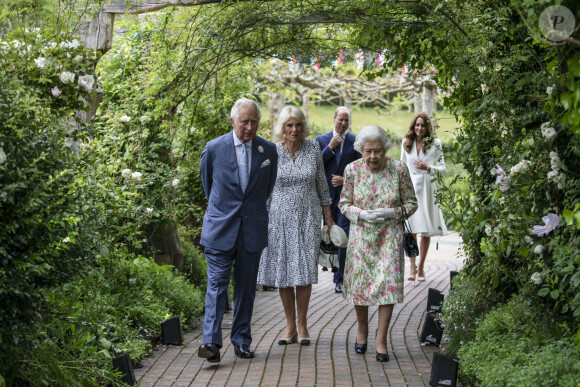 La reine Elisabeth II d'Angleterre, le prince Charles et Camilla, le prince William et Kate Middleton, à la réception en marge du sommet du G7 à l'Eden Project le 11 juin 2021.