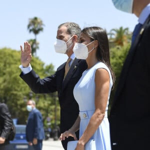 Le roi Felipe VI et la reine Letizia arrivent à la cérémonie de remise de la première médaille d'honneur d'Andalousie au roi Felipe VI au palais de San Telmo à Séville, Espagne, le 14 juin 2021.