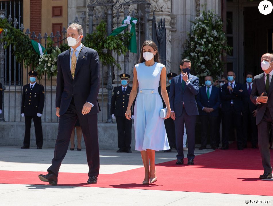 Le roi Felipe VI d'Espagne et la reine Letizia lors de la cérémonie de remise de médaille d'honneur d'Andalousie au roi le 14 juin 2021.