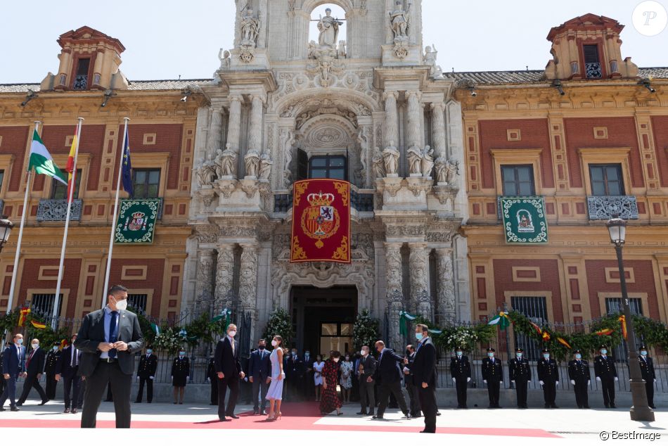 Le roi Felipe VI d'Espagne et la reine Letizia lors de la cérémonie de remise de médaille d'honneur d'Andalousie au roi le 14 juin 2021.