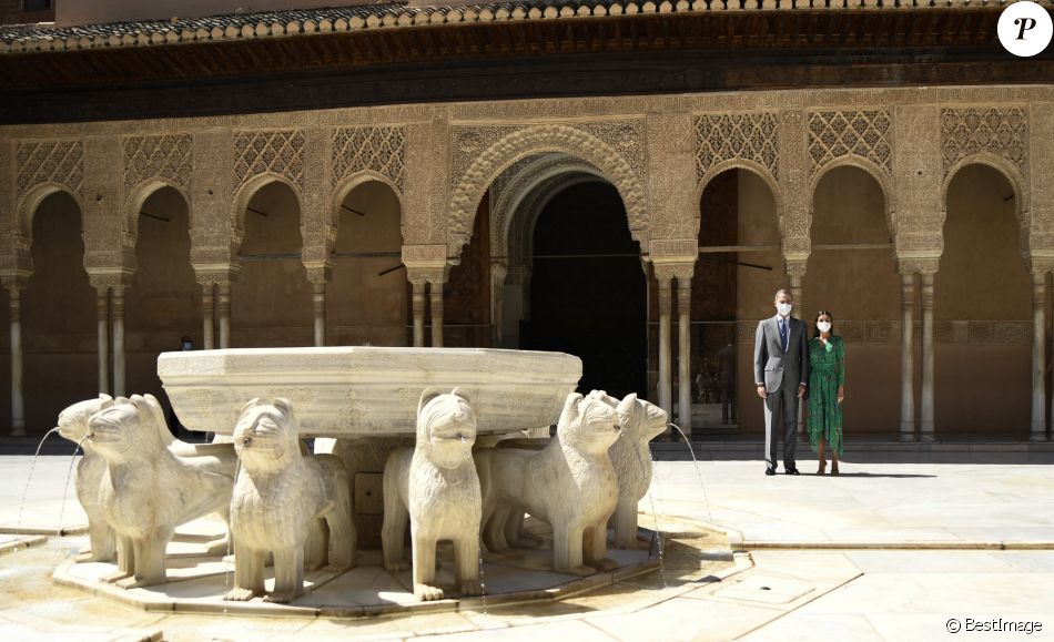 Le roi Felipe VI et la reine Letizia d'Espagne, inaugurent l'exposition "Odalisques. D'Ingres à Picasso " au musée des Beaux-Arts de Grenade, Espagne, le 10 juin 2021.