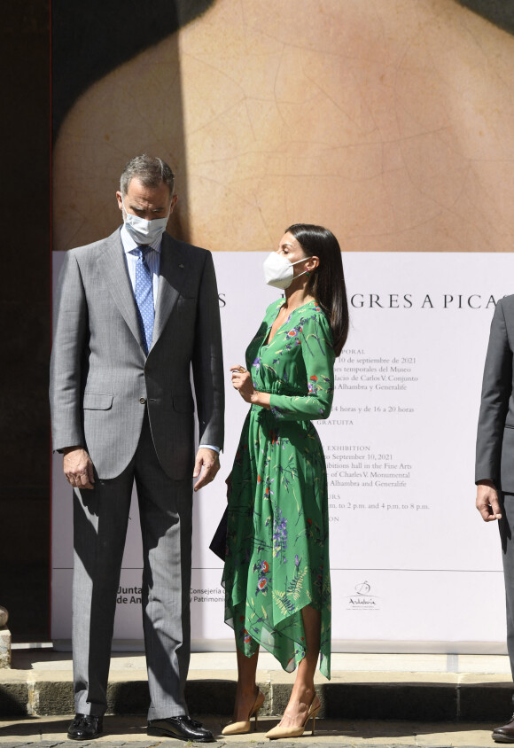 Le roi Felipe VI et la reine Letizia d'Espagne, inaugurent l'exposition "Odalisques. D'Ingres à Picasso " au musée des Beaux-Arts de Grenade, Espagne, le 10 juin 2021.