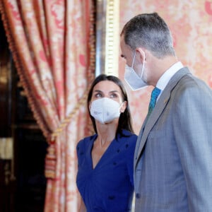 Le roi Felipe VI, la reine Letizia d'Espagne à la réunion annuelle avec les membres de la Fondation Princesse des Asturies au Palais Royal de Madrid, Espagne, le 4 juin 2021.