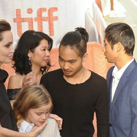 Angelina Jolie, Vivienne, Knox, Shiloh, Zahara, Maddox et Pax Jolie-Pitt, Loung Ung, Kimhak Mun - Première de "First they killed my father". Le 11 septembre 2017. © Brent Perniac/AdMedia via ZUMA Wire/Bestimage