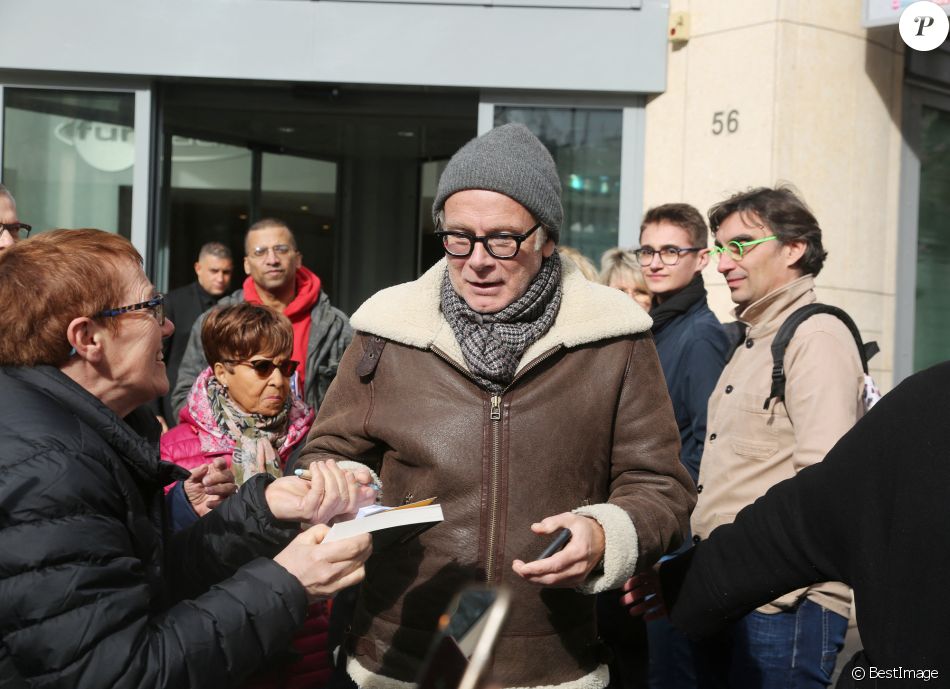 Exclusif - Franck Dubosc à la sortie des studios de radio RTL à Paris. Le 19 février 2020. © Panoramic / Bestimage