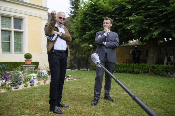 Fabrice Luchini et le président Emmanuel Macron visitent la maison natale de Jean de La Fontaine à Château-Thierry, le 17 juin 2021. © Eliot Blondet / Pool / Bestimage
