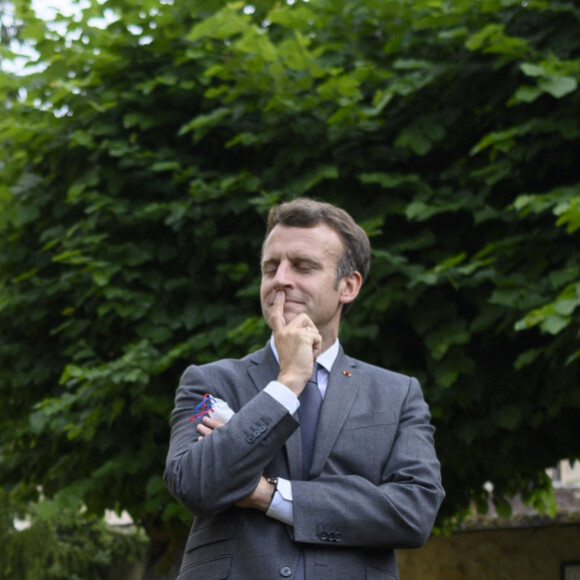 Fabrice Luchini et le président Emmanuel Macron visitent la maison natale de Jean de La Fontaine à Château-Thierry, le 17 juin 2021. © Eliot Blondet / Pool / Bestimage