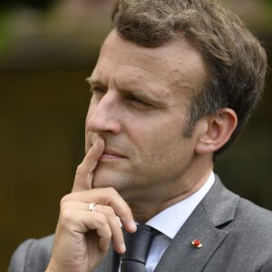 Le président Emmanuel Macron visite la maison natale de Jean de La Fontaine à Château-Thierry le 17 juin 2021. © Eliot Blondet / Pool / Bestimage