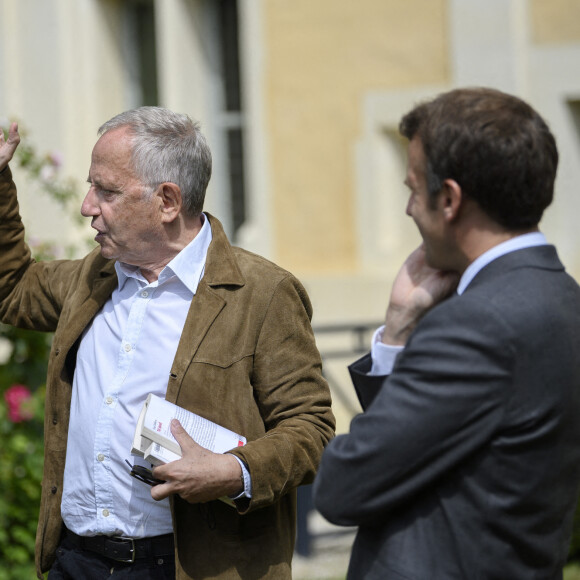 Fabrice Luchini et le président Emmanuel Macron visitent la maison natale de Jean de La Fontaine à Château-Thierry. © Eliot Blondet / Pool / Bestimage