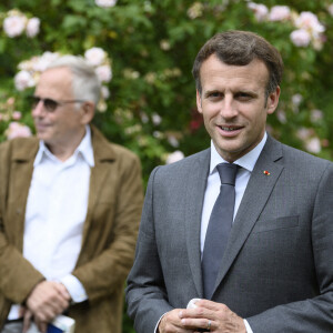 Fabrice Luchini et le président Emmanuel Macron visitent la maison natale de Jean de La Fontaine à Château-Thierry, le 17 juin 2021. © Eliot Blondet / Pool / Bestimage