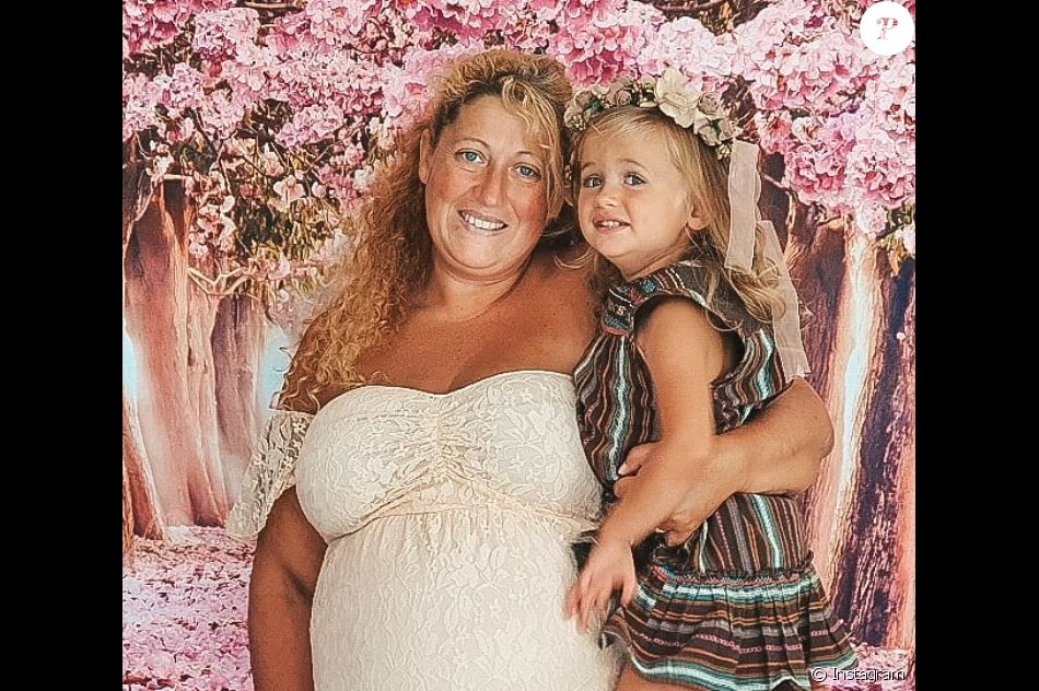 Cindy Van Der Auwera de "Familles Nombreuses, la vie en XXL" avec l'une de ses filles