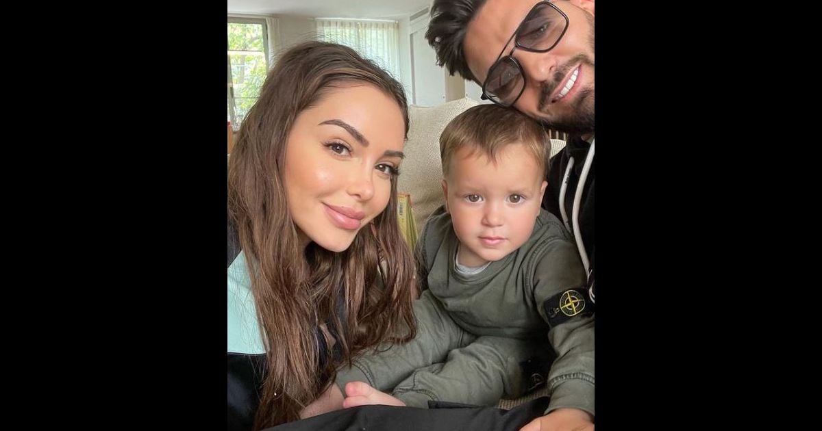 Nabilla Benattia avec son mari Thomas Vergara et leur fils Milann, le 25 mai 2021 - Purepeople