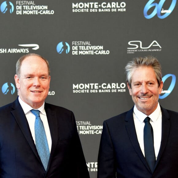 Le prince Albert II de Monaco et Darren Star lors de la soirée d'ouverture du 60ème Festival de Télévision de Monte-Carlo au Grimaldi Forum à Monaco, le 18 juin 2021. Créé en 1961 par le Prince Rainier III de Monaco, le Festival de Télévision de Monte-Carlo présente, depuis plus d'un demi-siècle, les tendances du petit écran et anticipe les révolutions du secteur. © Bruno Bébert/Bestimage