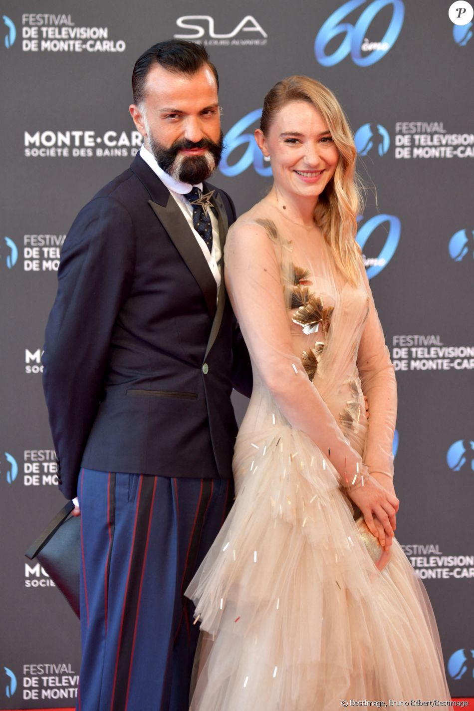 Déborah François et Julien Fournié lors de la soirée d'ouverture du 60ème Festival de Télévision de Monte-Carlo au Grimaldi Forum à Monaco, le 18 juin 2021. Créé en 1961 par le Prince Rainier III de Monaco, le Festival de Télévision de Monte-Carlo présente, depuis plus d'un demi-siècle, les tendances du petit écran et anticipe les révolutions du secteur. © Bruno Bébert/Bestimage