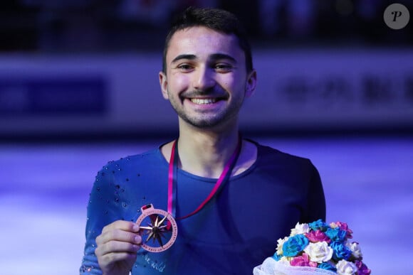 Le Français Kevin Aymoz décroche la troisième place (275,63 points) du podium de la finale du Grand Prix de patinage artistique, en programme libre, à Turin, le 7 décembre 2019.