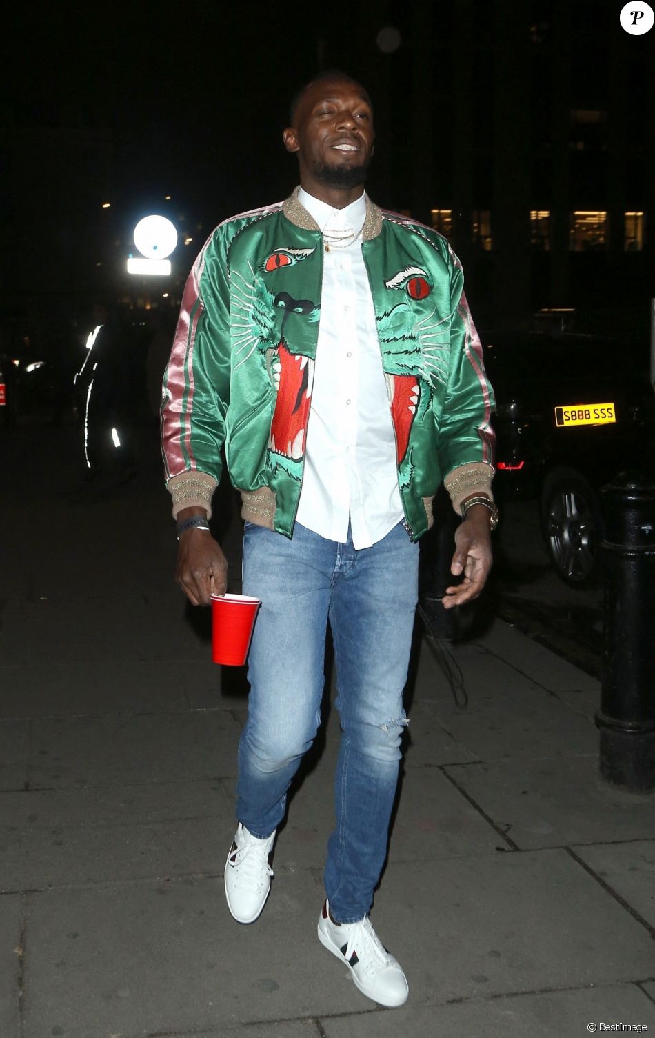 Usain Bolt se rend au club "Tape" à Londres ou il fera la fête jusqu'à 3 heures du matin avec le chanteur Drake le 9 avril 2019.