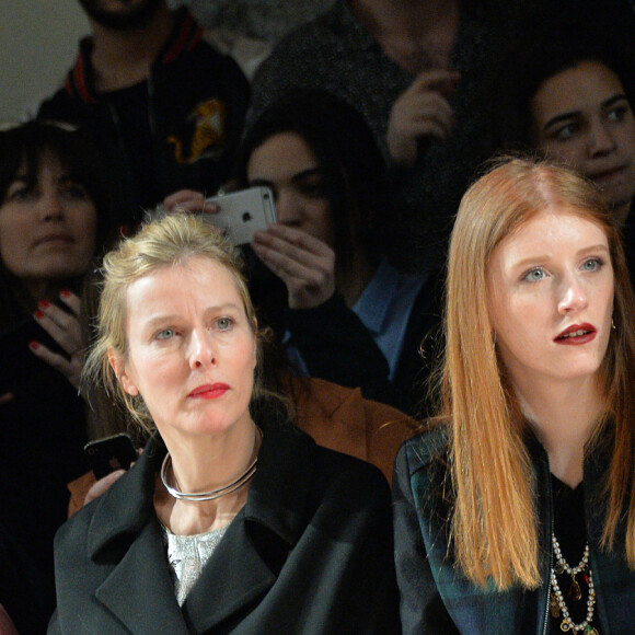 Emmanuelle Béart, Karin Viard et ses filles Marguerite et Simone - People au défilé de mode Paul & Joe collection prêt-à-porter Automne Hiver 2016/2017 lors de la fashion week à Paris, le 8 mars 2016. © CVS/Veeren/Bestimage