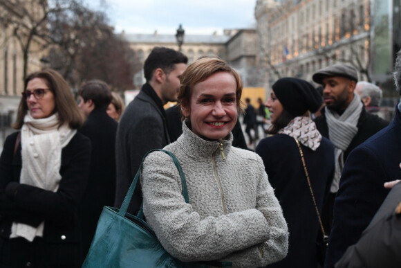 Exclusif - Sandrine Bonnaire au vernissage de l'exposition photos "Libres et égales" à l'occasion de la journée internationale des droits des femmes sur les grilles de la cour d'appel à Paris, France, le 6 mars 2020. © Rachid Bellak/Bestimage