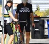 Harrison Ford fait une balade en vélo de course "Colnago" avec un ami dans les quartiers de Venice Beach et Santa Monica à Los Angeles, Californie, Etats-Unis, le 29 avril 2021.