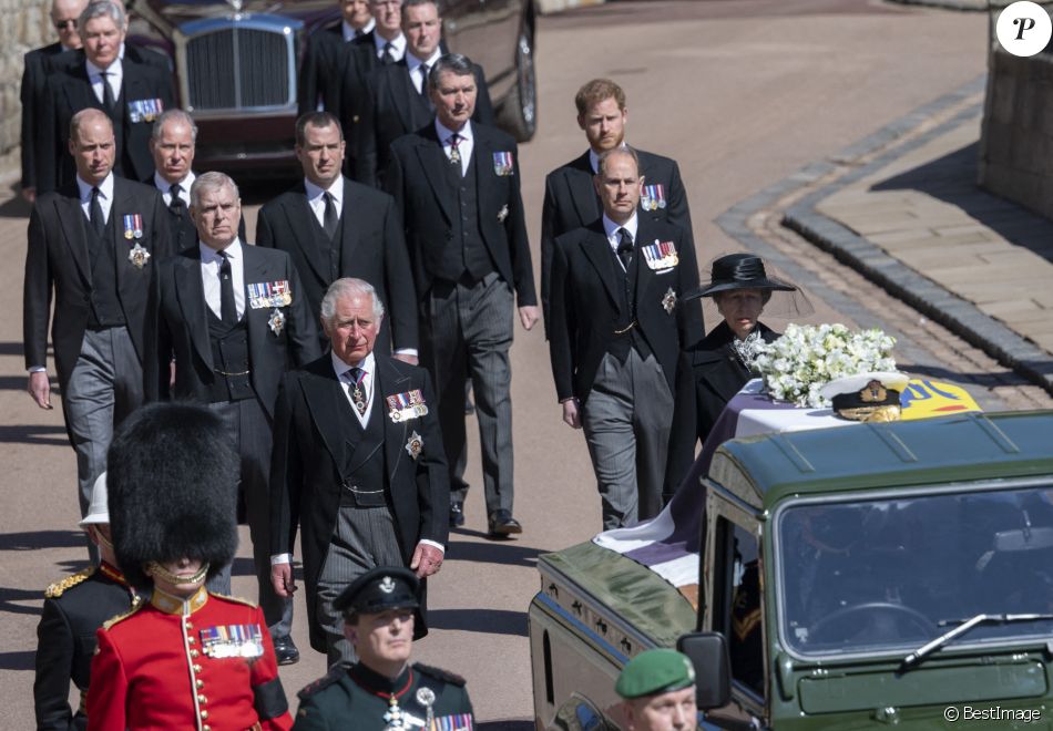 Le prince Charles, prince de Galles, la princesse Anne, le prince Andrew, duc d'York, le prince Edward, comte de Wessex, le prince William, duc de Cambridge, Peter Phillips, le prince Harry, duc de Sussex, David Armstrong-Jones, comte de Snowdon, Sir Timothy Laurence - Arrivées aux funérailles du prince Philip, duc d'Edimbourg à la chapelle Saint-Georges du château de Windsor, le 17 avril 2021.