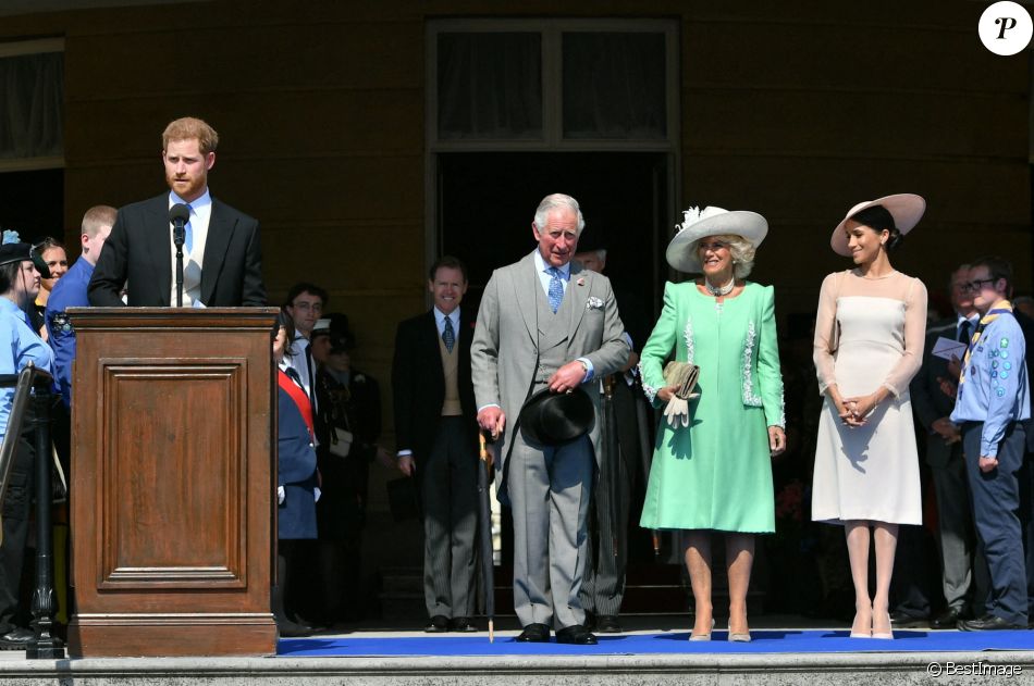 Camilla Parker Bowles, duchesse de Cornouailles, le prince Harry, duc de Sussex, et Meghan Markle, duchesse de Sussex, lors de la garden party pour les 70 ans du prince Charles au palais de Buckingham à Londres. Le 22 mai 2018
