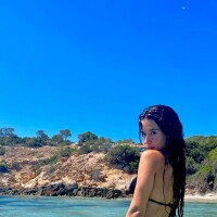 Maria Pedraza (Casa de Papel) en maillot échancré : journée détente à Ibiza
