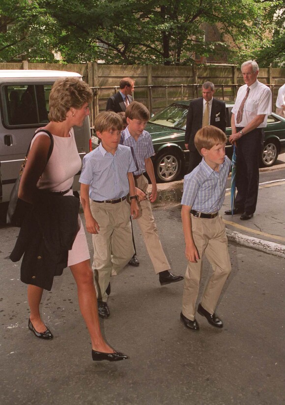 Diana et ses fils, William et Harry, à Londres en 1995.