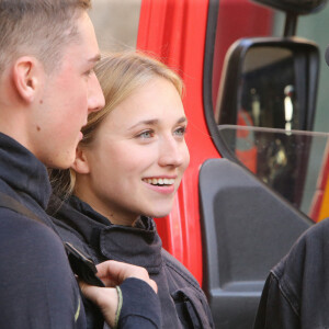 Exclusif - Chloé Jouannet - Tournage  du film "Notre-Dame brûle" de Jean-Jacques Annaud à Paris, le 19 avril 2021. © Panoramic / Bestimage