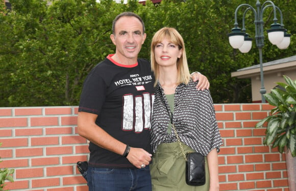Nikos Aliagas avec sa femme Tina Grigoriou - Photocall à l'occasion de l'inauguration du nouveau Disney's Hotel New York - The Art of Marvel à Disneyland Paris le 26 juin 2021. © Guirec Coadic / Bestimage