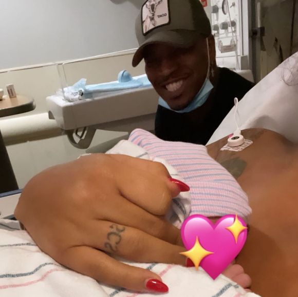 Ne-Yo et son épouse Crystal Smith ont accueilli leur troisième enfant, une fille prénommée Isabella. Juin 2021.
