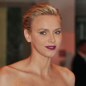 La princesse Charlene de Monaco avec un rouge à lèvres violet - Soiree de Gala du Grand Prix de Formule 1 de Monaco en 2013.