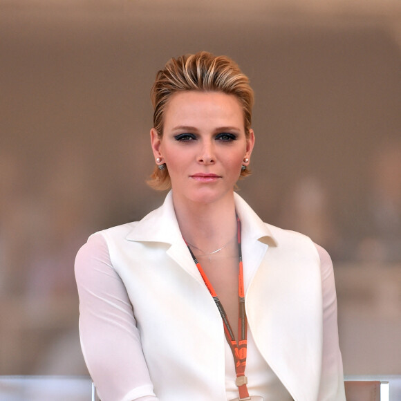La princesse Charlène de Monaco (en look rock) - Le prince Albert II et sa femme la princesse Charlène de Monaco assistent au Grand Prix de Monaco de formule 1 le 24 mai 2015