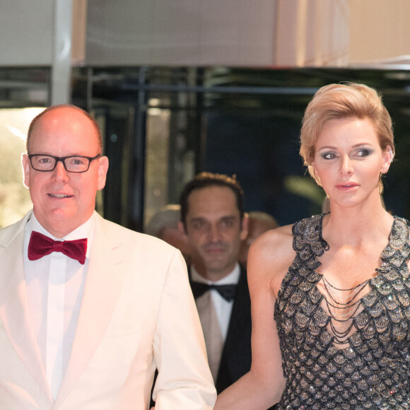 Le prince Albert II de Monaco et la princesse Charlene de Monaco (en robe sirène Atelier Versace) - 70ème édition du gala de la Croix Rouge monegasque à Monaco le 27 juillet 2018. © Eric Mathon/Le Palais Princier/Monte-Carlo-SBM via Bestimage