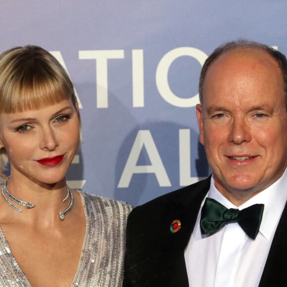 La princesse Charlène (avec une mini frange droite, des bijoux Repossi et une robe Jenny Packham) et le prince Albert II de Monaco lors du photocall du gala "Monte-Carlo Gala for Planetary Health" organisé par la Fondation Prince Albert II de Monaco le 24 septembre 2020. © Jean-François Ottonello / Nice Matin / Bestimage