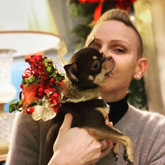 La princesse Charlene de Monaco avec sa coupe punk sur Instagram, décembre 2020.