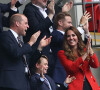 Le prince William, sa femme Kate Middleton, et leur fils Prince George célèbrent le 1-0 de l'Angleterre face à l'Allemagne, lors de l'Euro, au Wembley Stadium de Londres.