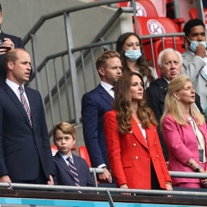 Le prince William, sa femme Kate et leur fils le prince George à Wembley.