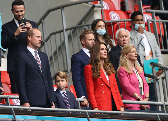 Le prince William, sa femme Kate et leur fils le prince George à Wembley.