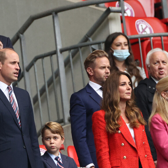Le prince William, sa femme Kate et leur fils le prince George à Wembley.