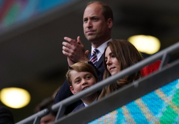 Prince William, sa femme Kate, et leur fils le prince George au Wembley Stadium, Londres. Le 29 juin 2021.