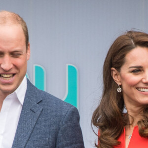 Le prince Harry, le prince William, duc de Cambridge et Catherine (Kate) Middleton, duchesse de Cambridge, assistent à l'ouverture officielle de "The Global Academy" à Londres, Royaume Uni, le 20 avril 2017.