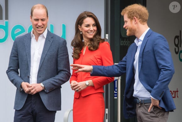 Le prince Harry, le prince William, duc de Cambridge et Catherine (Kate) Middleton, duchesse de Cambridge, assistent à l'ouverture officielle de "The Global Academy" à Londres, Royaume Uni, le 20 avril 2017.