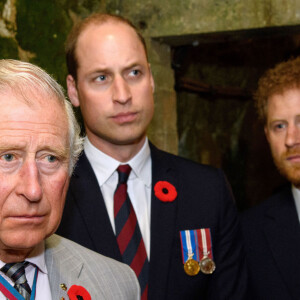 Le prince Charles, prince de Galles, le prince William, duc de Cambridge et le prince Harry visitent les tunnels de Vimy lors des commémorations des 100 ans de la bataille de Vimy, (100 ans jour pour jour, le 9 avril 1917) dans laquelle de nombreux Canadiens ont trouvé la mort lors de la Première Guerre mondiale, au Mémorial national du Canada, à Vimy, France, le 9 avril 2017.