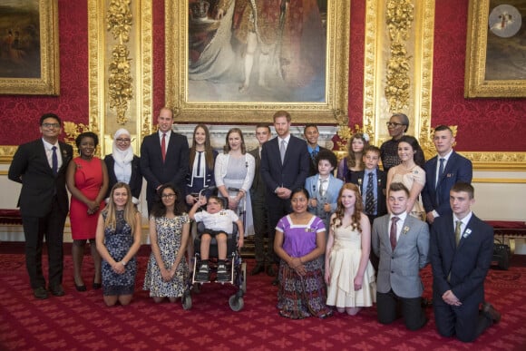 Le prince William, duc de Cambridge et le prince Harry lors de la remise des prix du "The Diana Award" à Londres le 18 mai 2017