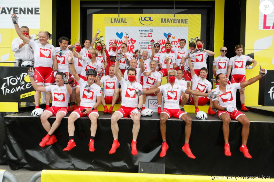 Exclusif - Les parrains de "Mécébat Chirurgie Cardiaque" participent à l'Etape du coeur au profit de l'association "Mécénat Chirurgie Cardiaque" lors du Tour de France 2021 entre Changé et Laval. Le 30 juin 2021. © Christophe Clovis/Bestimage
