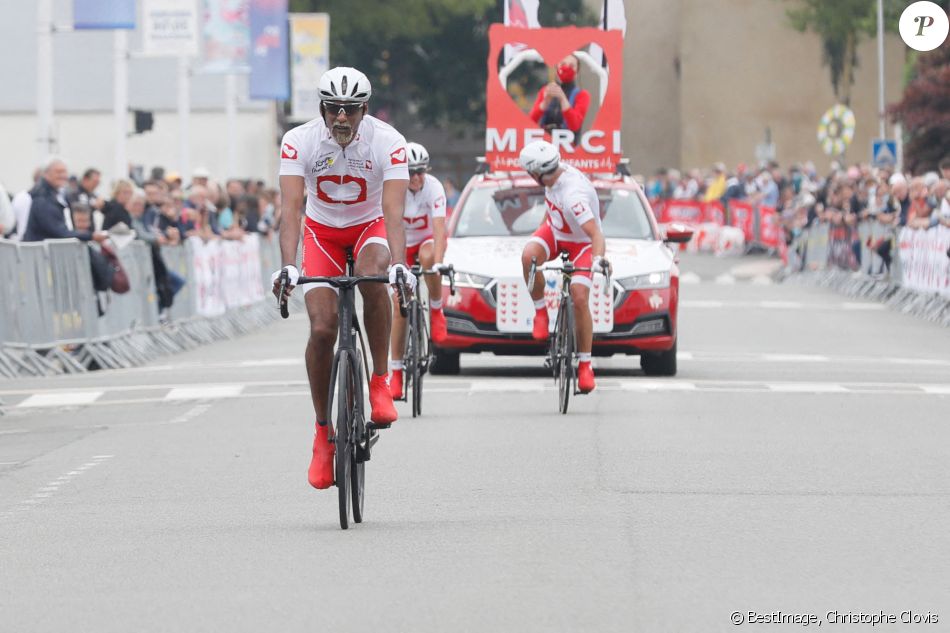 Exclusif - Satya Oblette participe à l'Etape du coeur au profit de l'association "Mécénat Chirurgie Cardiaque" lors du Tour de France 2021 entre Changé et Laval. Le 30 juin 2021. © Christophe Clovis/Bestimage