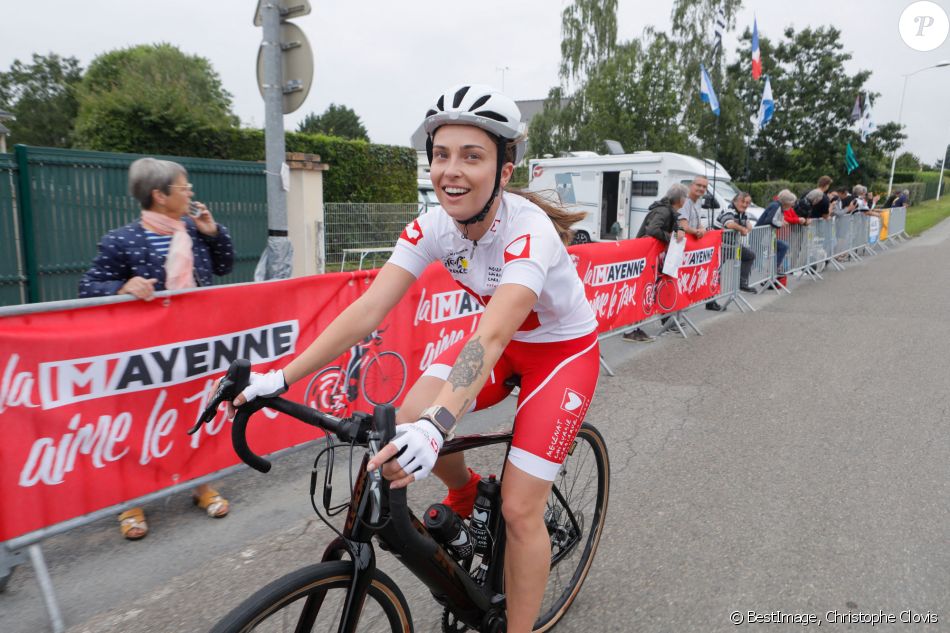 Exclusif - Inès Vandamme participe à l'Etape du coeur au profit de l'association "Mécénat Chirurgie Cardiaque" lors du Tour de France 2021 entre Changé et Laval. Le 30 juin 2021. © Christophe Clovis/Bestimage