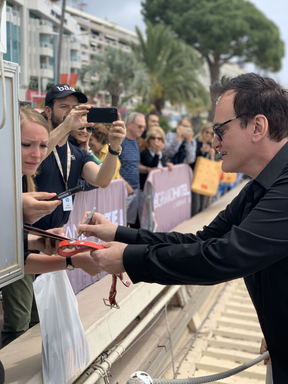 Quentin Tarantino reçoit la Palme Dog pour Brandy, le chien du film "Once Upon a Time... in Hollywood". 2019. @ May Chang Koung