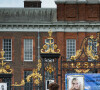 Illustration des hommages rendus à la princesse Diana (Lady Di) devant Kensington Palace à Londres, à l'occasion de son 60ème anniversaire. Le 1er juillet 2021